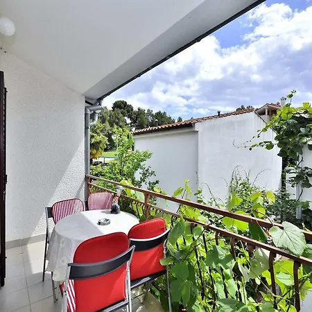 Mira 645 Apartman *