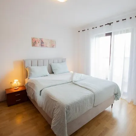 Mira 645 Apartment