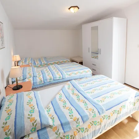 Apartment Mira 645 *